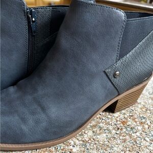 Simply Vera by Vera Wang Women’s Vienna Blue Ankle Boots Size 8.5